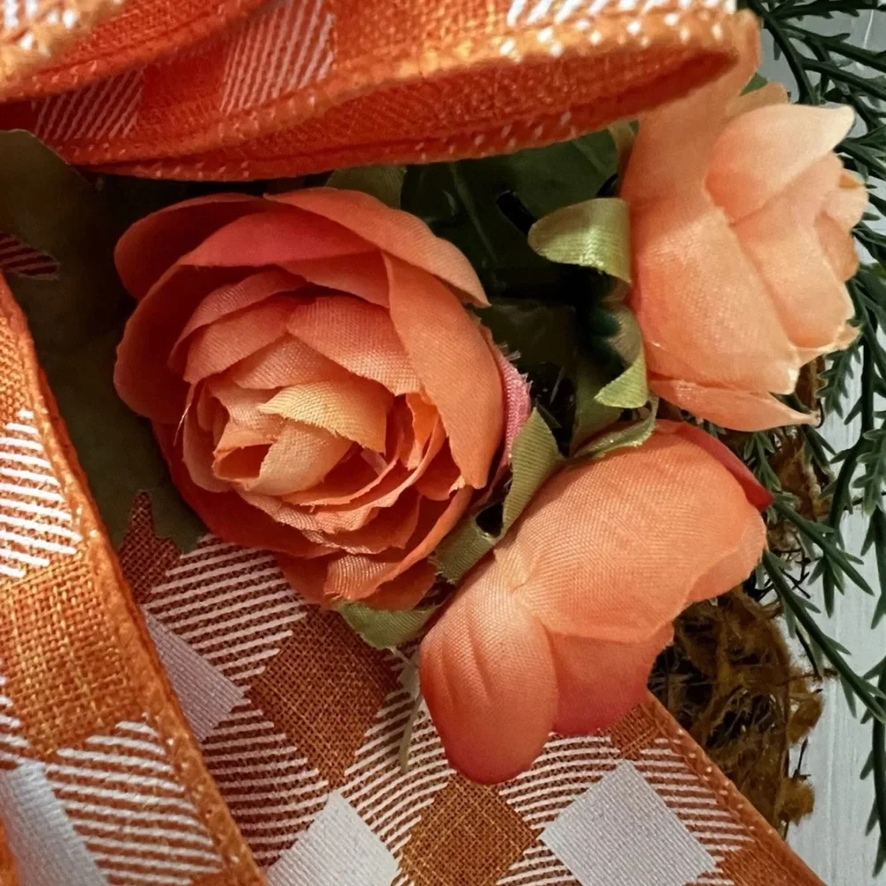 Easter carrot with a gingham bow measuring 30 x 17“